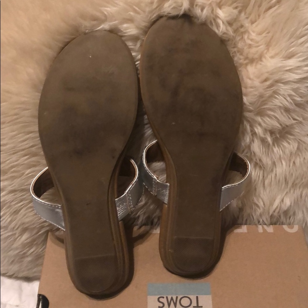 Cute silver sandals👠 - Picture 2 of 3